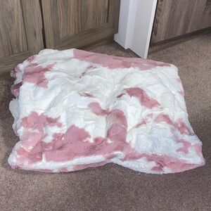 Baby By Kyra -Luxurious Pink and White Cow Print Plush Throw Blanket